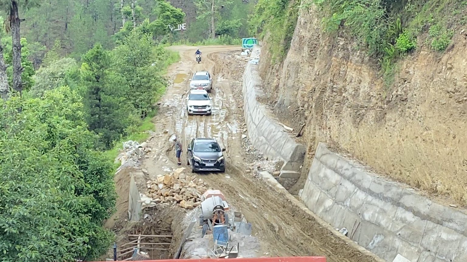 पर्यटकीय मार्ग निर्माणले गति लिन सकेन (फोटो फिचर)