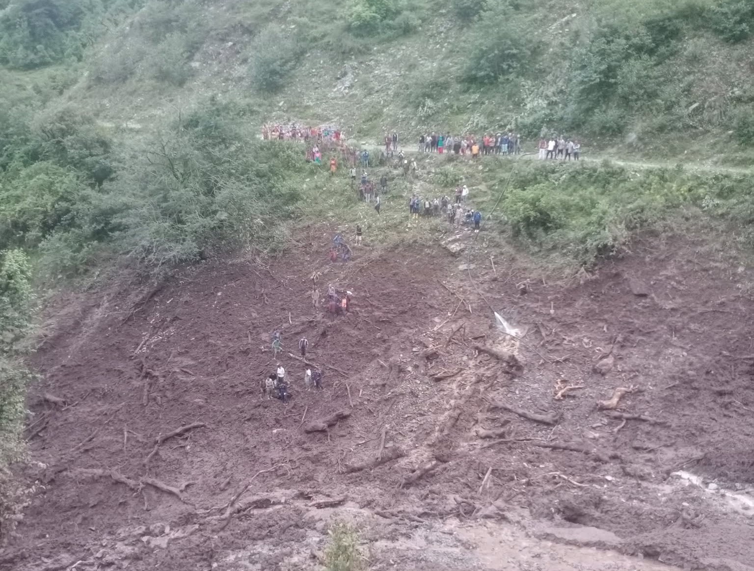 म्याग्दी पहिरोमा पुरिएका दुईमध्ये एक जनाको शव भेटियो, एकजना अझै बेपत्ता