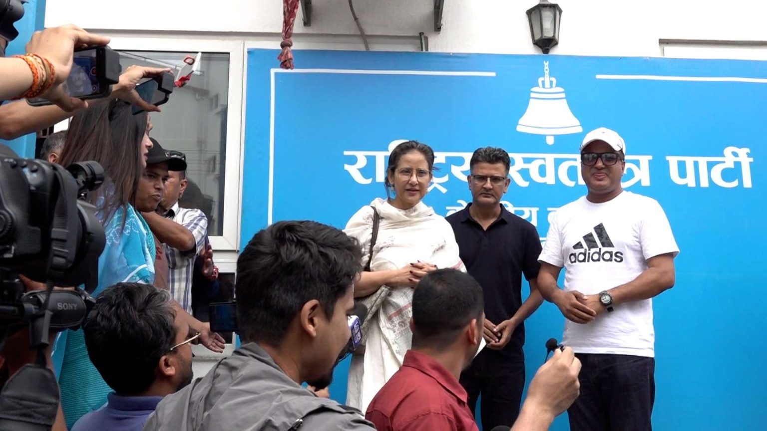 रविमाथि राज्यबाट दुर्व्यवहार भइरहेको छ : मनिषा कोइराला