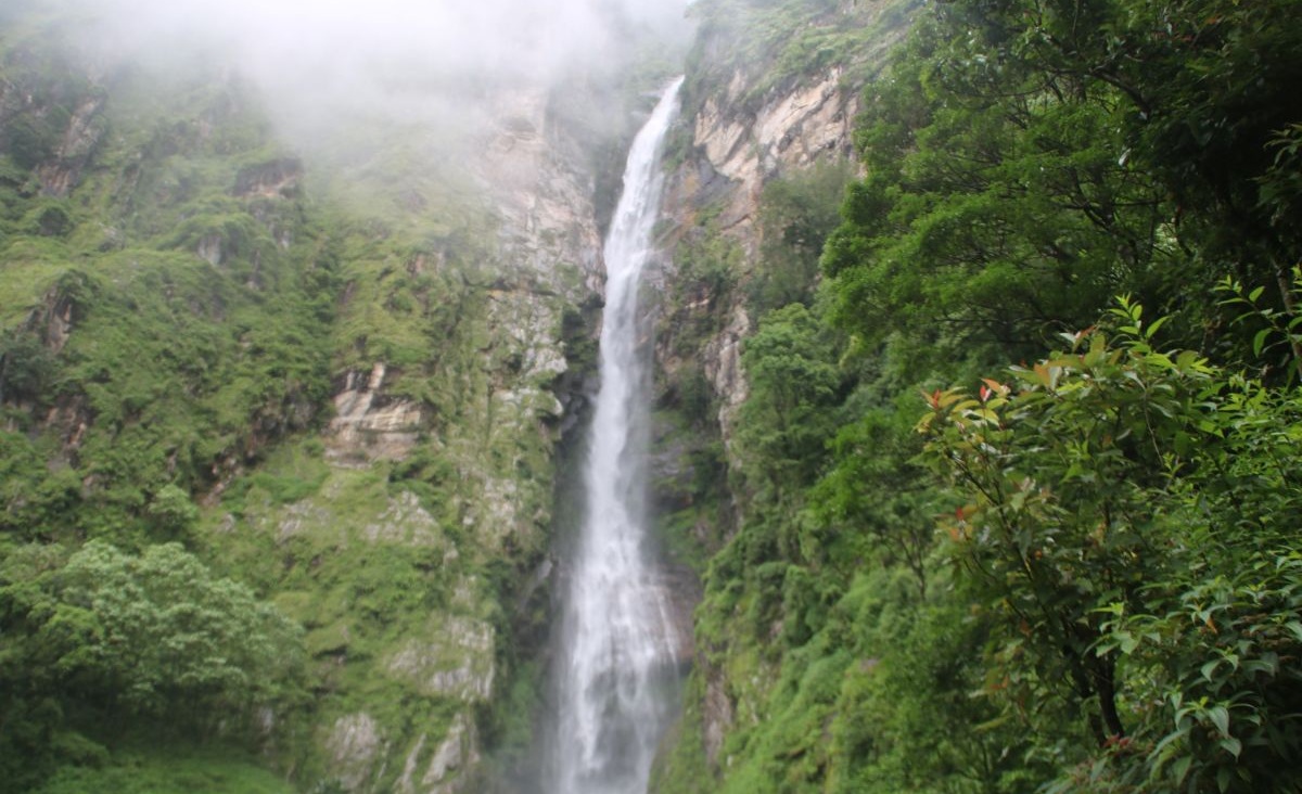 ताप्लेजुङको ढङ्ढङ्गे झरना ओझेलमा
