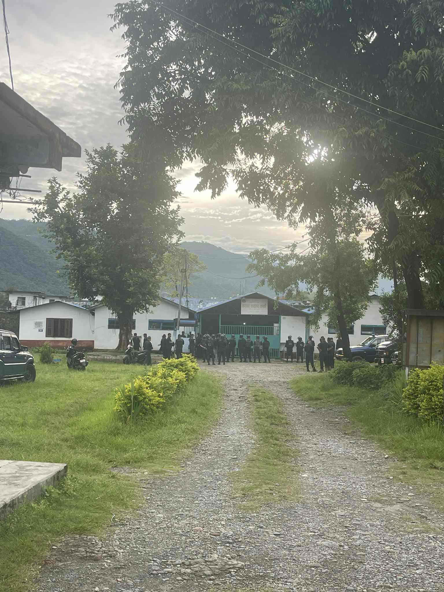 चौकीदार छनोटमा राजनीतिक चलखेल भएको भन्दै कास्की कारागारमा कैदीबन्दीको नाराबाजी