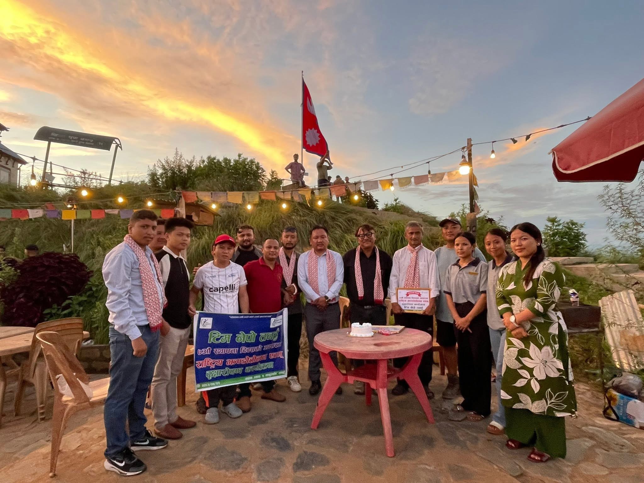 टिम नेपो तनहुँद्वारा मानुङकोटमा झण्डोत्तोलन तथा वृक्षरोपण कार्यक्रम सम्पन्न