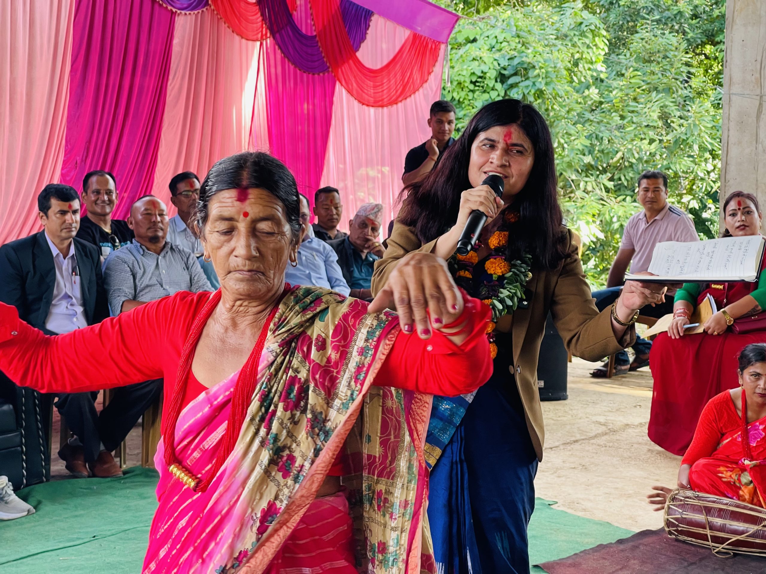 संघीय मामिला तथा सामान्य प्रशासन मन्त्री न्यौपानेद्वारा तीज गीतसहित सबैलाई नाचमा सहभागी
