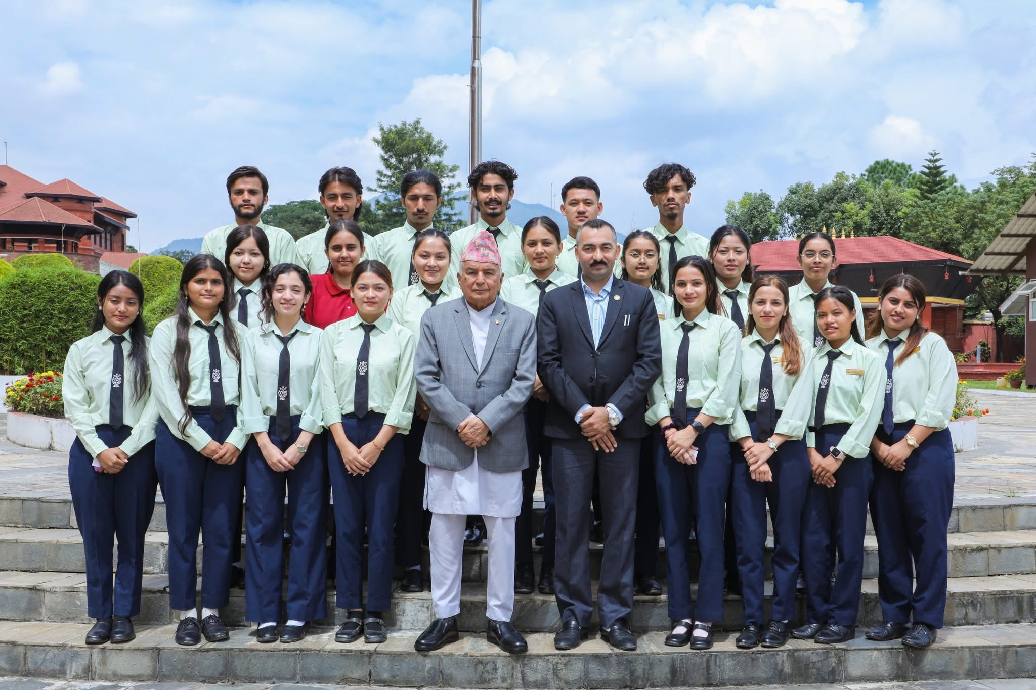 आदिकवि भानुभक्त क्याम्पसका विद्यार्थीहरूको राष्ट्रपति पौडेलसँग भेटघाट