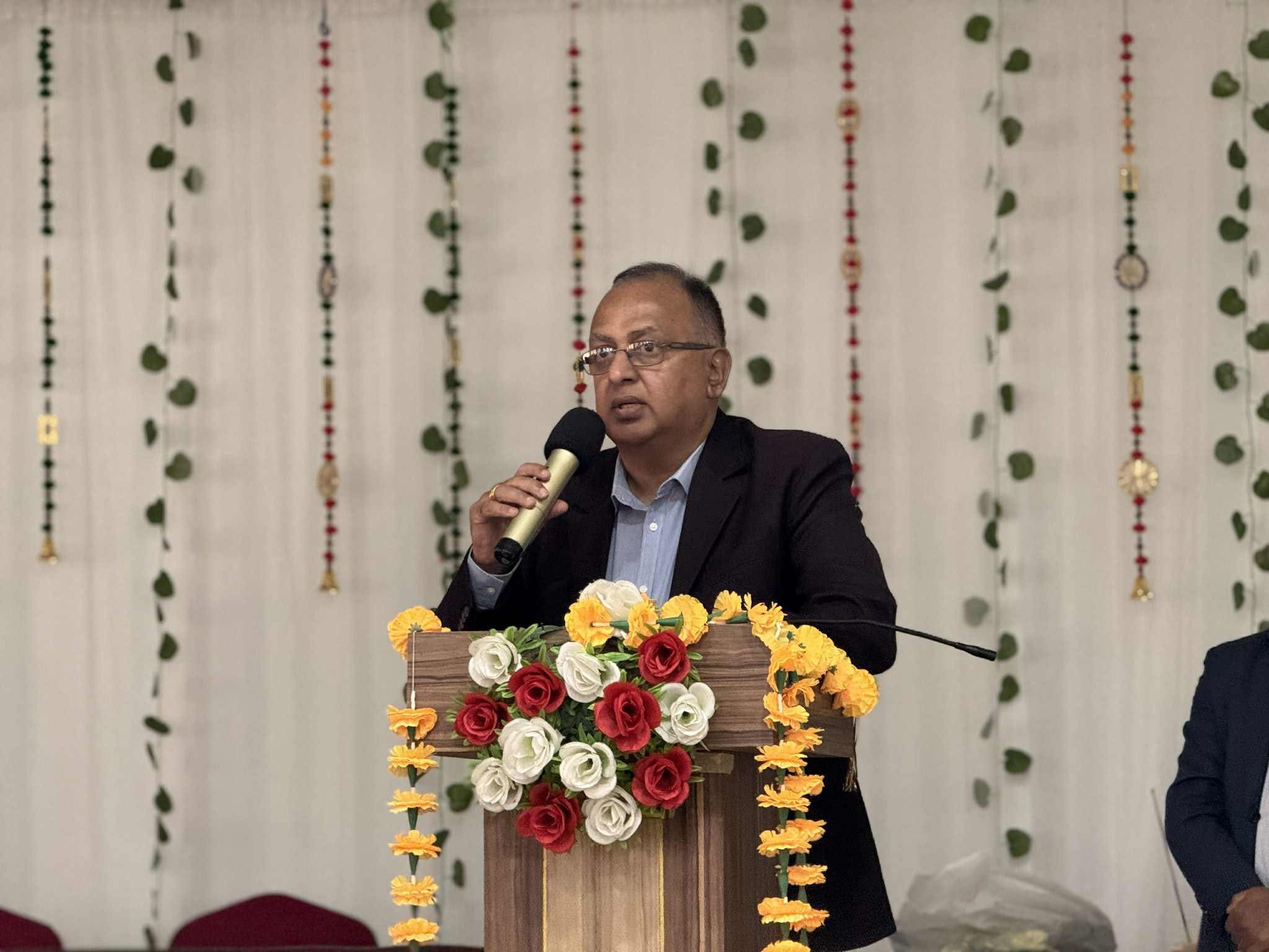 जनप्रतिनिधि र कर्मचारीले जनताका समस्यालाई सुन्नुपर्छ : सांसद भण्डारी