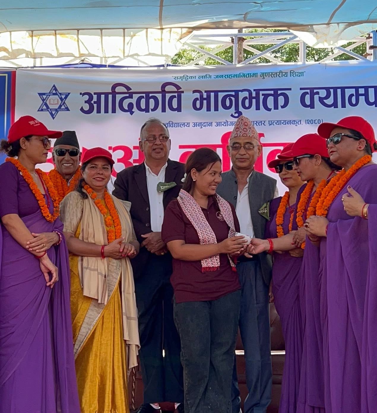 ईनर व्हील क्लब अफ दमौलीद्वारा छात्रालाई आर्थिक सहयोग