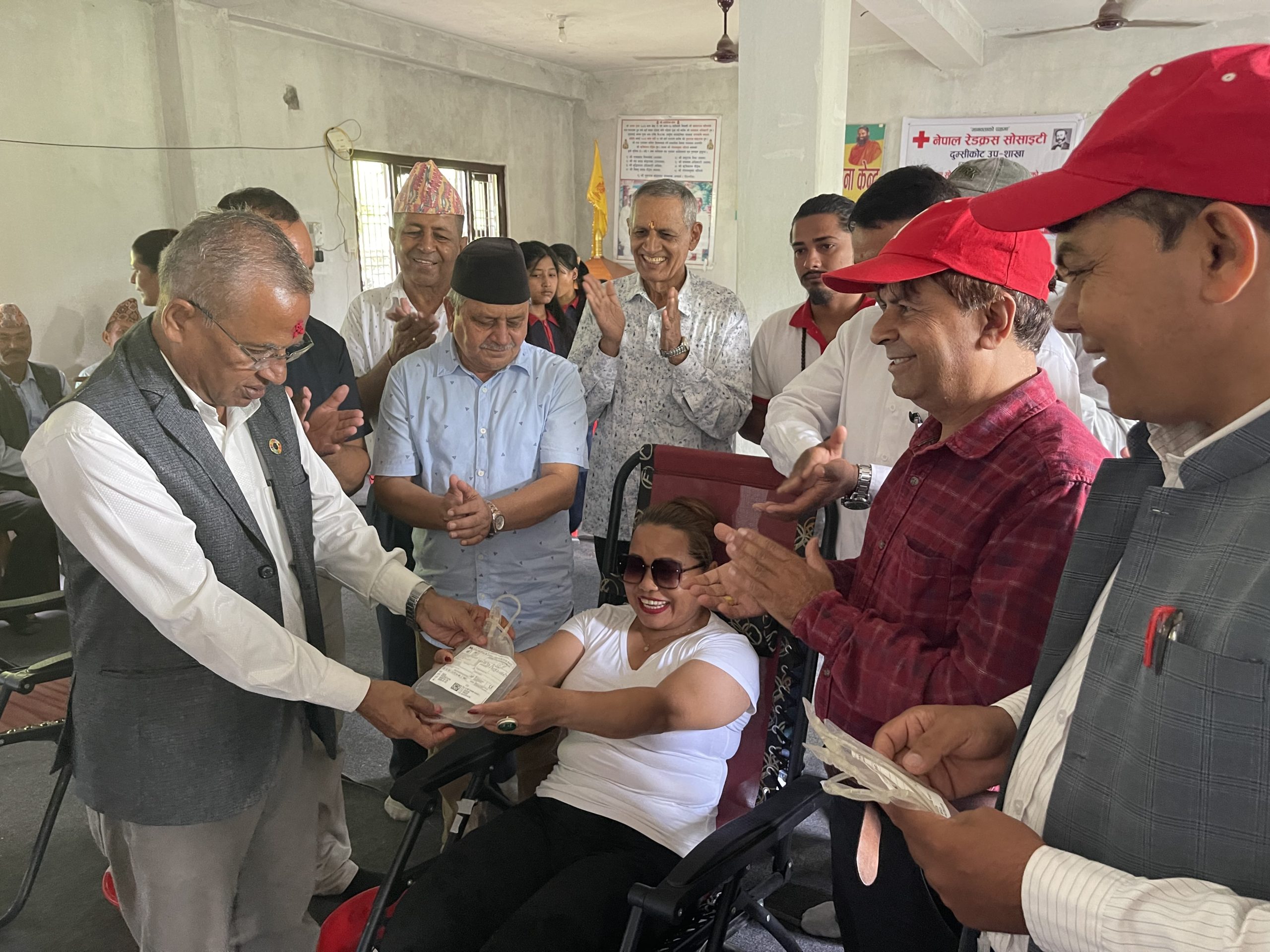 नेपाल रेडक्रस सोसाइटी दुम्सिकोट शाखाद्वारा रक्तदान कार्यक्रम सम्पन्न