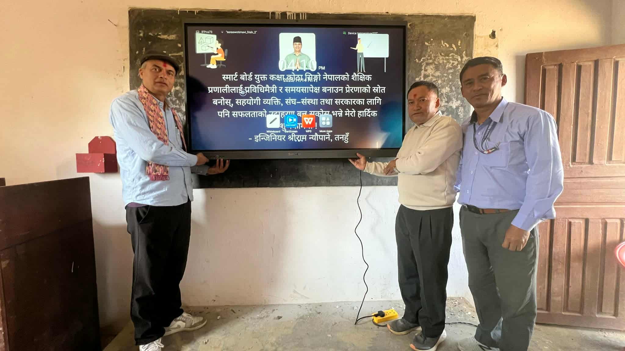 तनहुँका विद्यालयमा स्मार्ट बोर्ड जडानमा ईन्न्जिनियर श्रीरामको सक्रियताको प्रशंसा