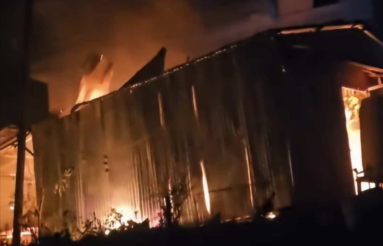 मानुङकोटमा आगोलागी, करिब २ लाख बराबरको क्षति