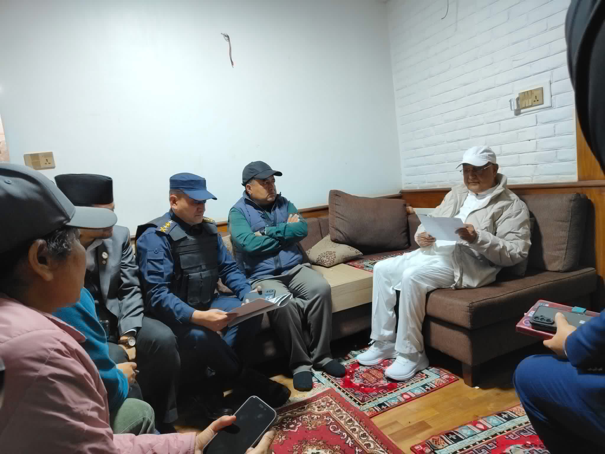 प्रहरी हिरासतमा रहेका एमाले अध्यक्ष केपी ओलीमा ‘मल्टिपल’ स्वास्थ्य समस्या