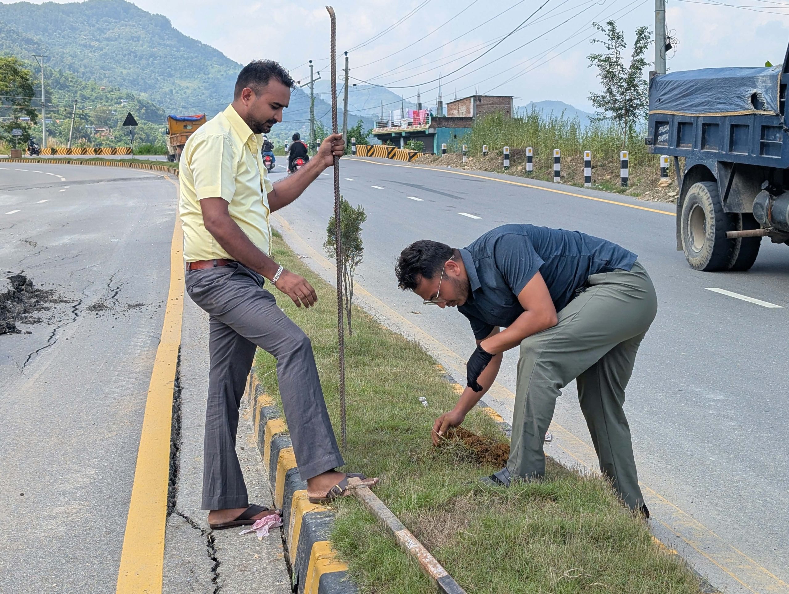 सिर्दीमा सडक दुर्घटना न्यूनीकरणका लागि सचेतनामूलक बोर्ड राखियो